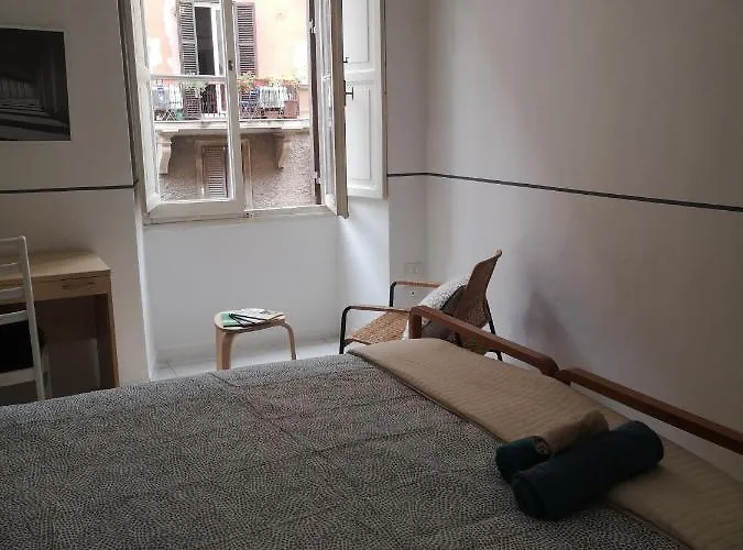 Romeo. Luminoso Al Centro Di Roma